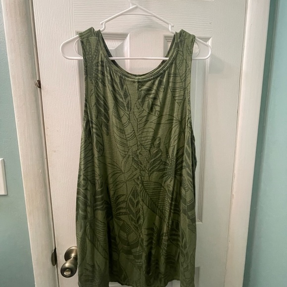 X-Large Green Leaf Print Sleeveless Top - Picture 2 of 2